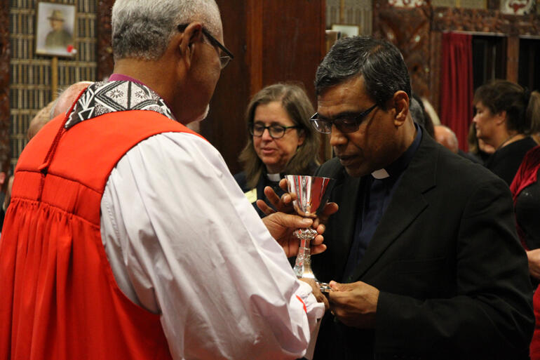 Bishop Henry Bull offers the chalice to Aotearoa-New Zealand Methodist President Rev Prince Devanandem. Bishop Henry Bull offers the chalice to Aotearoa-New Zealand Methodist President Rev Prince Devanandem.