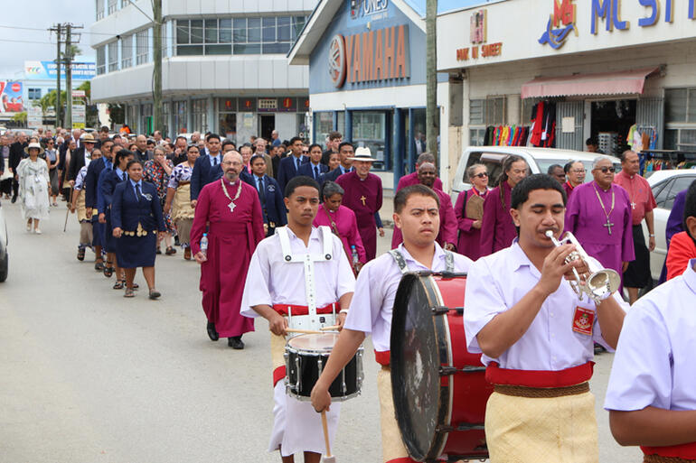 The General Synod procession gets underway.