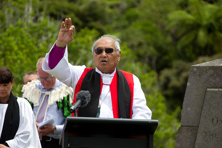 Archbishop Brown Turei pronounces the blessing. Archbishop Brown Turei pronounces the blessing.