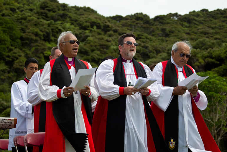 The archbishops join in song at the beginning of the service. The archbishops join in song at the beginning of the service.