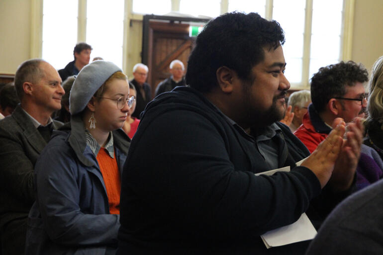 Toupili Pamatangi joins with Anglo-Catholic Hui members as they applaud Fr Richard Peers in thanks for his teaching. Toupili Pamatangi joins with Anglo-Catholic Hui members as they applaud Fr Richard Peers in thanks for his teaching.