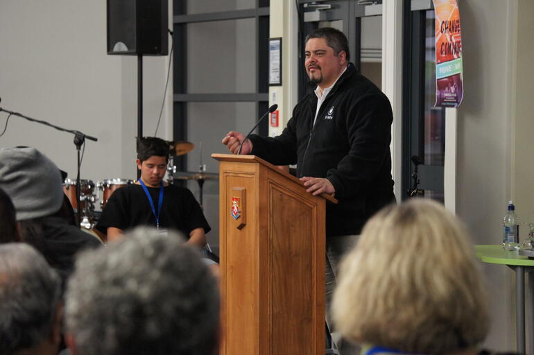 Rev Don Tamihere addresses the Theological Hui. Rev Don Tamihere addresses the Theological Hui.