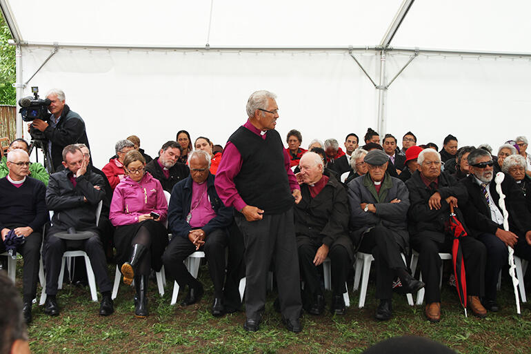 Bishop Ngarahu Katene of Manawa o te Wheke speaking for the manuhiri.