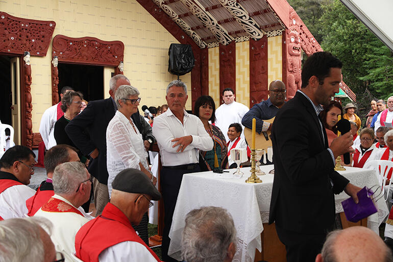 Regan Tamihere presents the taonga given to Don by the other branch of the Tamihere whanau.