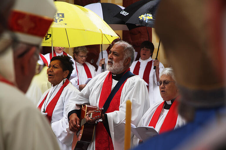 The Rev Ben Cameron provides guitar accompaniment - flanked by Revs Mona Scott and Pane Kawhia.