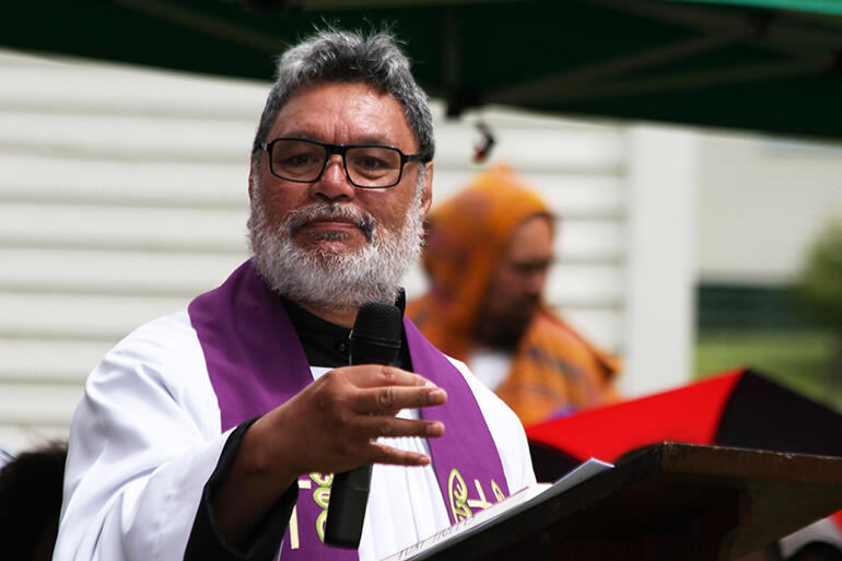 Archdeacon Turi Hollis preached the funeral sermon.