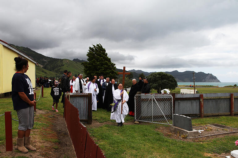 Entering the urupa. Tuatini Marae at left.