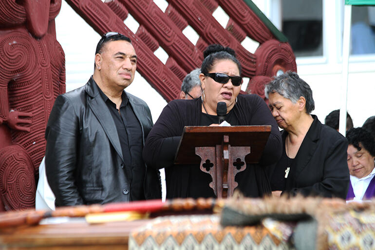 Raquel Gray delivers her tribute to her dad - flanked by her brother, Robert, and Bishop John's siter, Lorraine Toki.