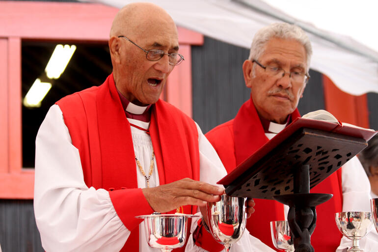 Bishops Muru and Ngarahu co-presided at the Eucharist. Bishops Muru and Ngarahu co-presided at the Eucharist.