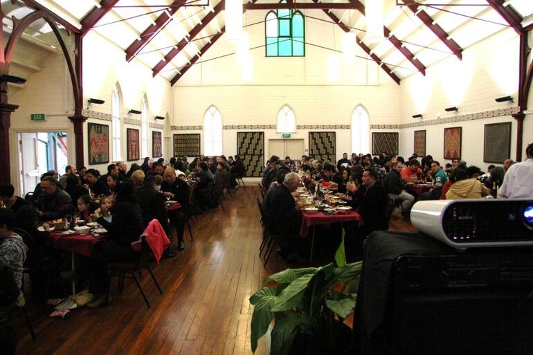 Another angle on the hakari in the newly blessed marae at Tatai Hono. Note the new tukutuku work. Another angle on the hakari in the newly blessed marae at Tatai Hono. Note the new tukutuku work.