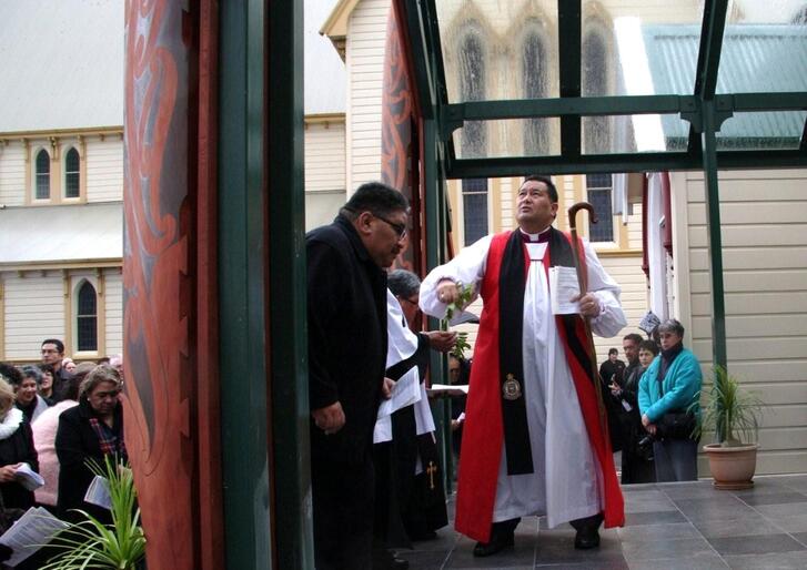 Bishop Kito Pikaahu blesses the new entrance to Tatai Hono marae. Bishop Kito Pikaahu blesses the new entrance to Tatai Hono marae.