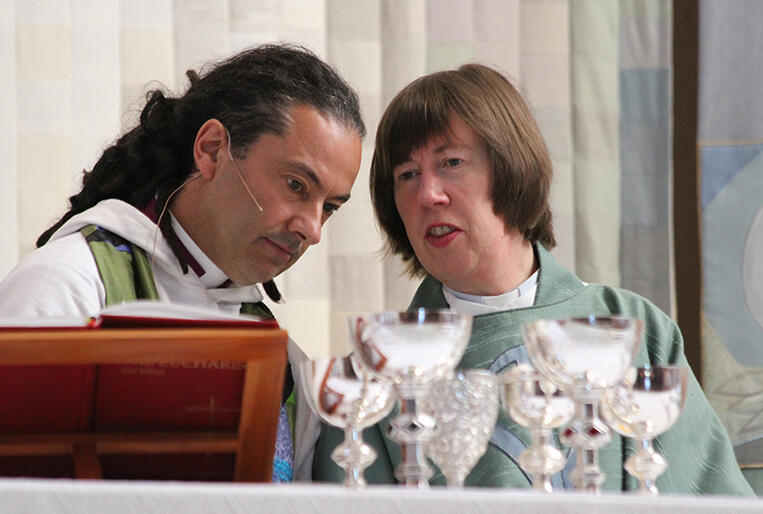 Bishop Justin Duckworth and the Rev Jenny Wilkens (priest in charge) compare notes before The Great Thanksgiving. Bishop Justin Duckworth and the Rev Jenny Wilkens (priest in charge) compare notes before The Great Thanksgiving.