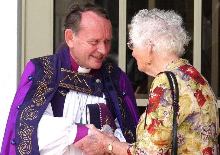 Mrs Joyce Irving, long-time cathedral parishioner, farewells Bishop John.