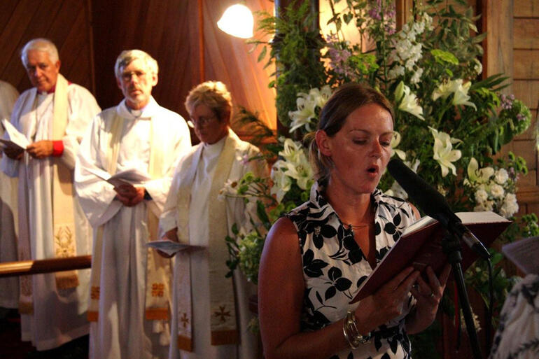 Sarah Riley-Curtis of Dannevirke reads the gospel (Mark 1: 21 - 39) for Waiapu's 150th anniversary service at Pukehou. Sarah Riley-Curtis of Dannevirke reads the gospel (Mark 1: 21 - 39) for Waiapu's 150th anniversary service at Pukehou.