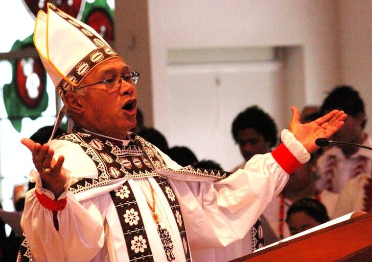 Bishop Winston leads the congregation at Auckland's Holy Trinity Cathedral in singing The Gloria. Bishop Winston leads the congregation at Auckland's Holy Trinity Cathedral in singing The Gloria.