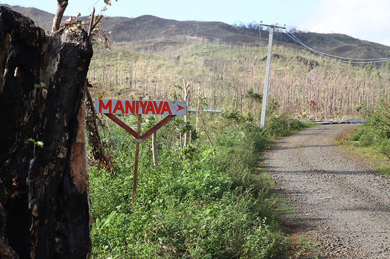 On the road to Maniava. Or Maniyava, as the case may be.