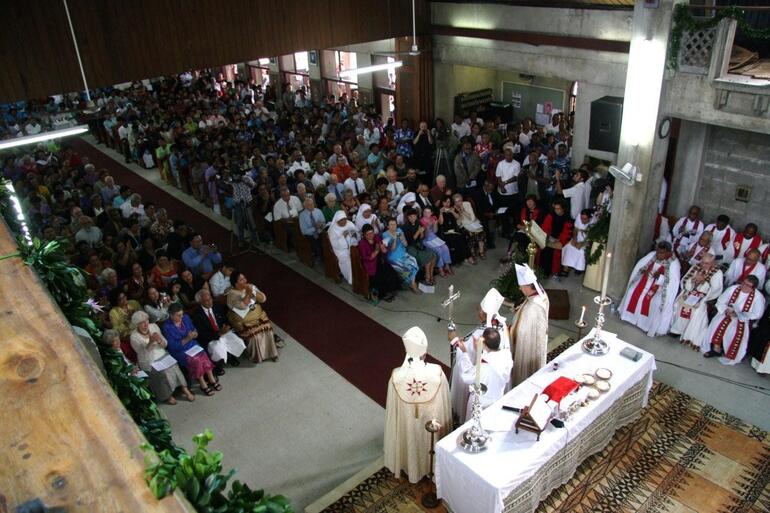 Archbishops Brown and David present the new Bishop of Polynesia to his people.