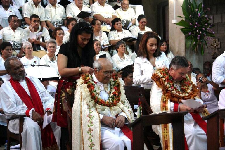 As the service drew to a close, garlands of honour were draped around the two archbishops from Aotearoa New Zealand.