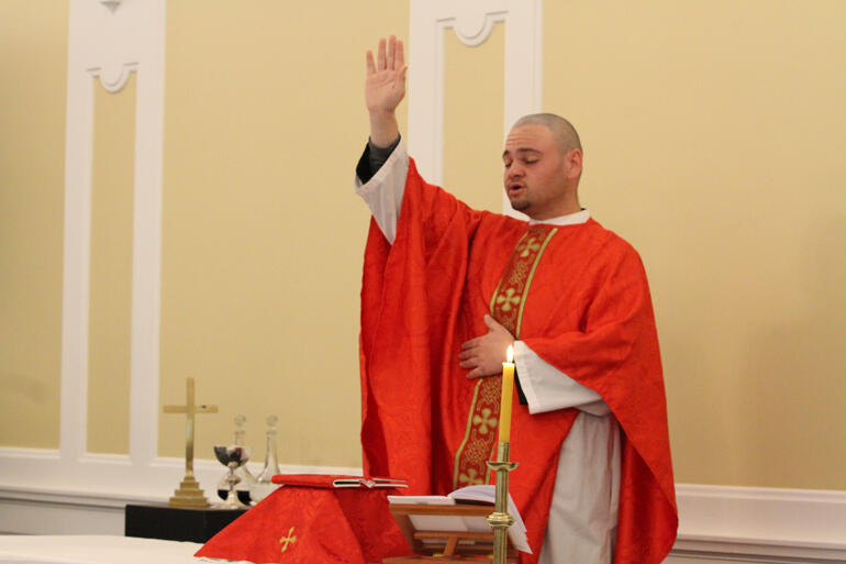 Rev Zhane Tahau Whelan offers the blessing to conclude the morning service. Rev Zhane Tahau Whelan offers the blessing to conclude the morning service.