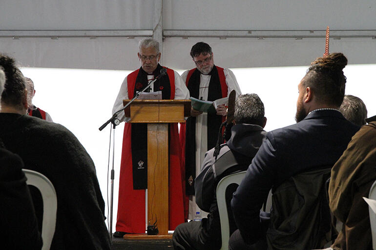 Pihopa Ngarahu Katene and Archbishop Philip Richardson read the General Synod-mandated apology, paragraph by paragraph, in te reo Maori and English.