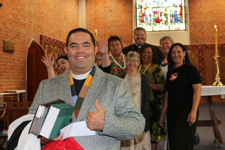 The new Diglot Bibles get the thumbs up from Rev Canon Chris Huriwai and friends at the Paipera Tapu - NRSV launch in January.