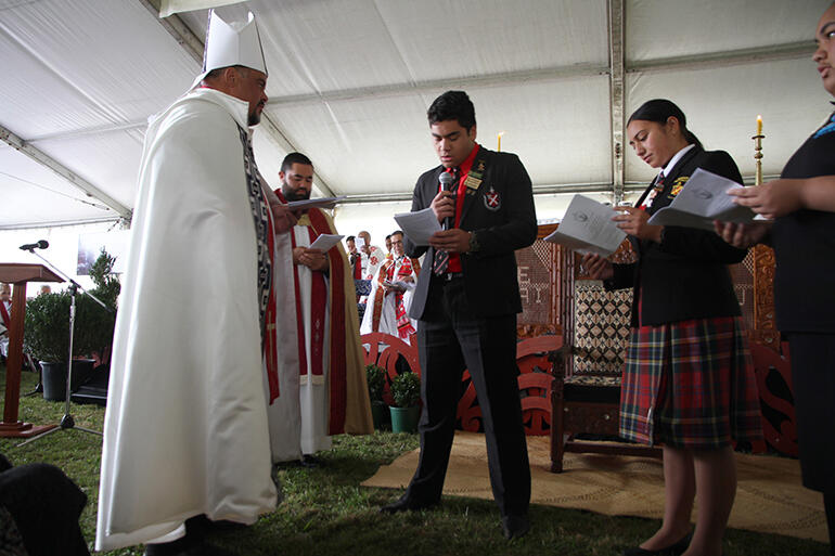 Students from Te Aute, Hukarere and Horouta Wananga address the bishop, before installing him in his cathedra. 