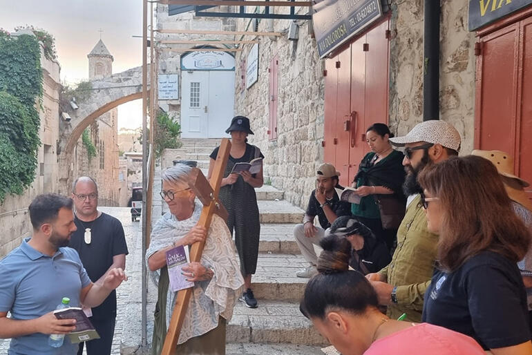 Pilgrims from Te Rau and Te Waipounamu prepare to walk the way of the cross in Hiruhārama.