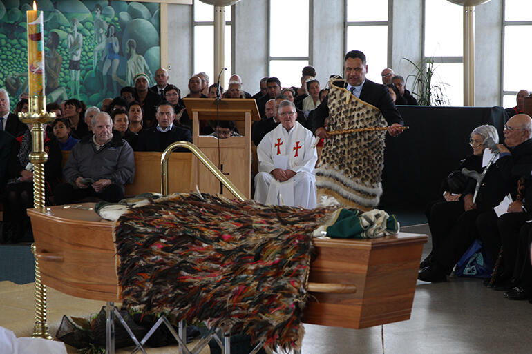 Taranaki iwi leader Wharehoka Wano delivers his mihi at the funeral.