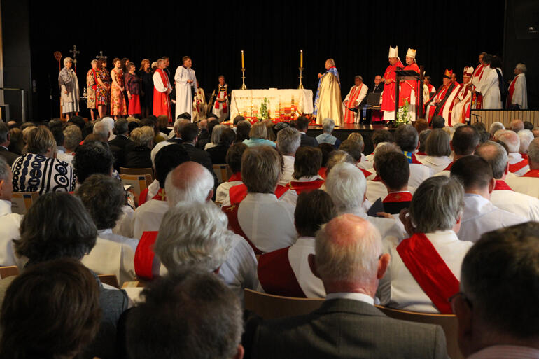 Bishop Richard Wallace welcomes Rev Dr Peter Carrell and his family.