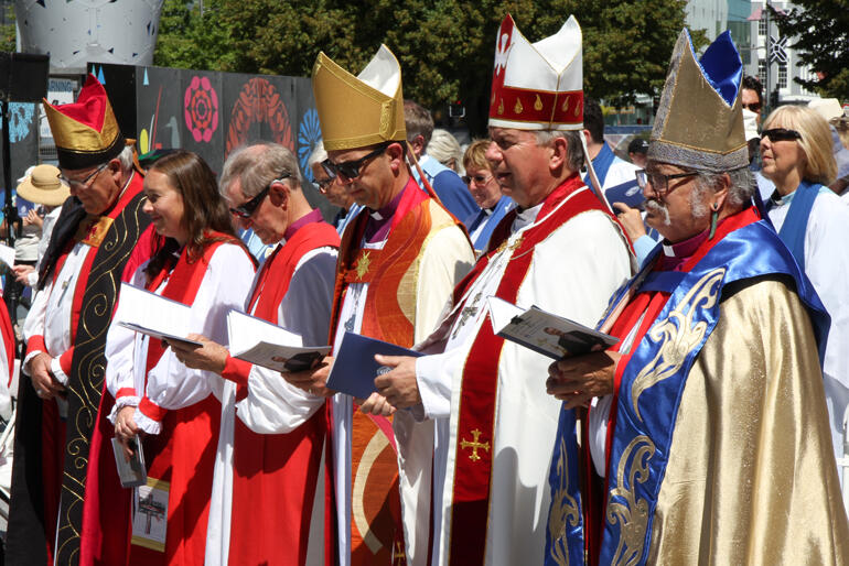 Bishops line up in support. L-R: +David Coles,+Eleanor Sanderson, +Brian Carrell, +Andrew Hedge, Abp David Moxon, +Richard Wallace. Bishops line up in support. L-R: +David Coles,+Eleanor Sanderson, +Brian Carrell, +Andrew Hedge, Abp David Moxon, +Richard Wallace.