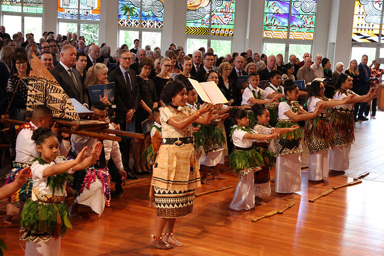 The gospel was brought in to the cathedral held high on the ceremonial vaka (at left), then taken to the place from where it was read.