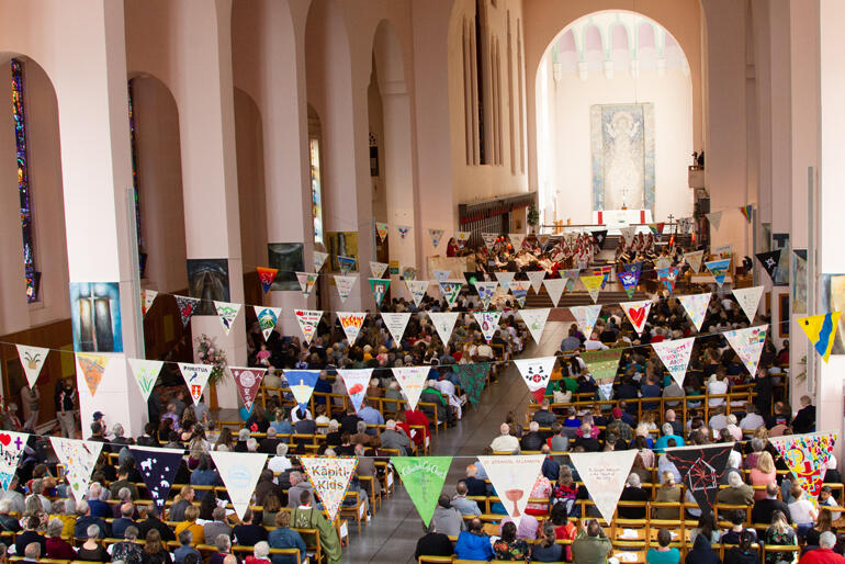 An 800-strong congregation of worshippers pack the nave of St Paul's Cathedral Wellington.