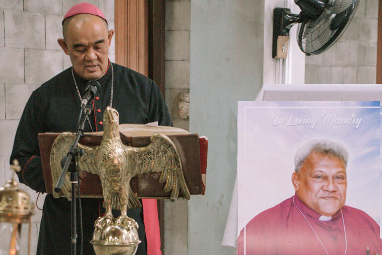 Catholic Archbishop of Suva, the Most Rev Peter Loy Chong offers the eulogy on behalf of the ecumenical movement. Catholic Archbishop of Suva, the Most Rev Peter Loy Chong offers the eulogy on behalf of the ecumenical movement.
