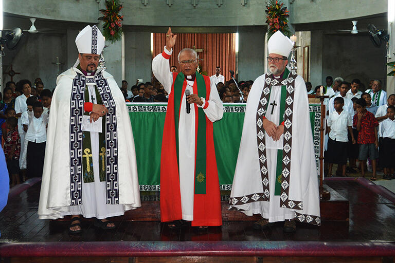 Archbishop Winston pronounces the blessing. He is flanked by Archbishops Don Tamihere (left) and Philip Richardson.