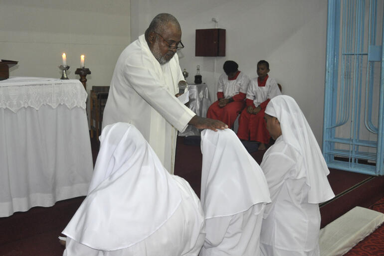 Fr Orisi Vuki blesses Novice Miliva for her journey in religious life. Fr Orisi Vuki blesses Novice Miliva for her journey in religious life.