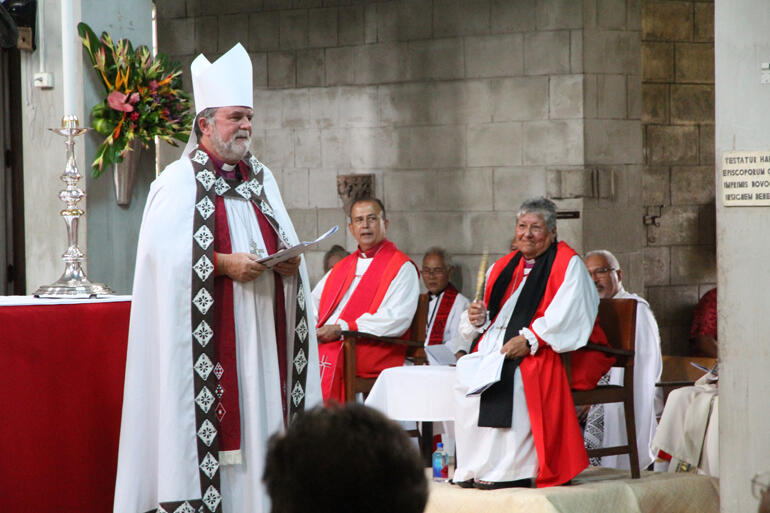 Archbishop Philip welcomes the congregation as Bishop Gabriel Sharma and Bishop Waitohiariki Quayle look on.