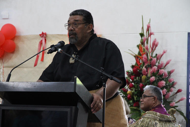 Fe'iloakitau Tevi presides as master of ceremonies at the luncheon following the ordination service. Fe'iloakitau Tevi presides as master of ceremonies at the luncheon following the ordination service.